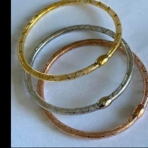 Real saudi 18k stamped Tri color soft bangles very unique